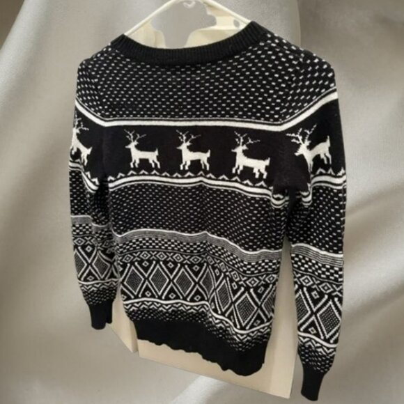 Black and White Old Navy Sweater Size Small - EUC - Picture 5 of 5
